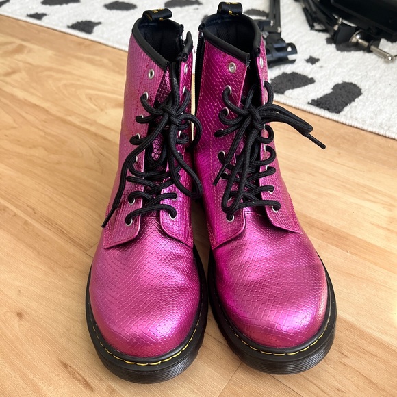Dr. Martens Pink Purple Metallic Snake Skin Air Weir Combat Boots NWOT - Picture 3 of 9